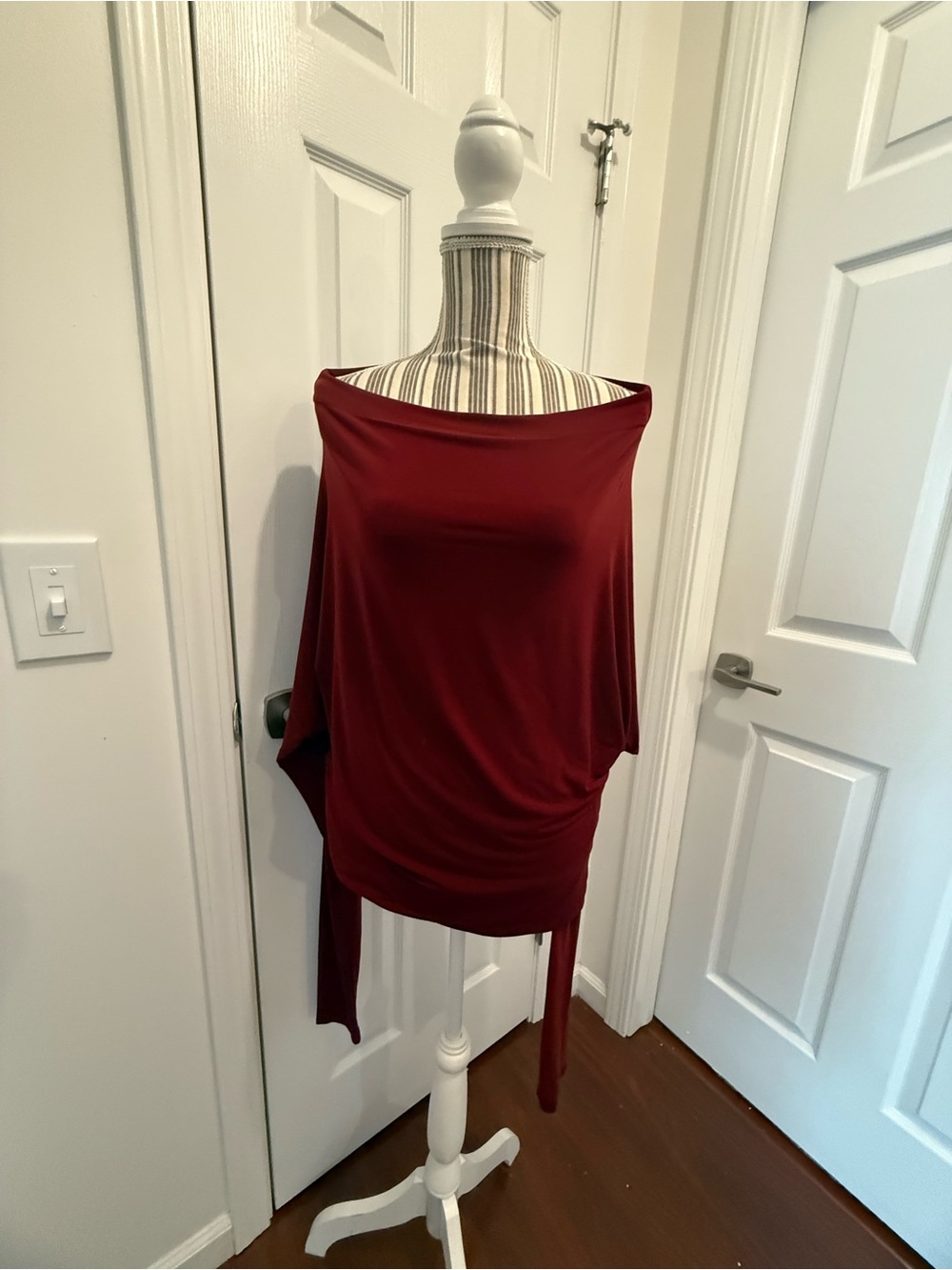 Moda Iinternational Off-Shoulder PRed Women's Top